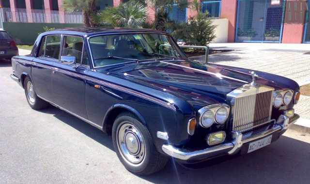 Otto auto, decine di moto e due bici: la grande collezione 